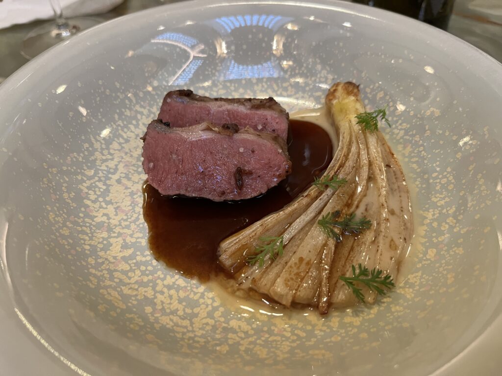 Agneau maturé asperge blanche en délicate amertume (2002 – Vin doux naturel Soierie de Rivesaltes ambré Parcé Frères)